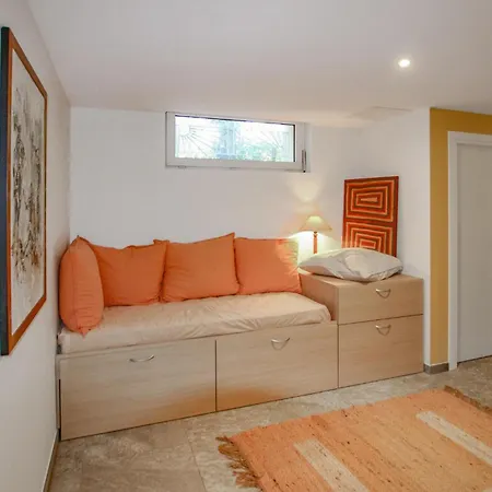 Vakantiehuis Lovely In Les Bains With Sauna